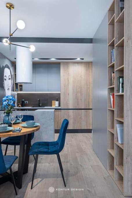 Apartament Of The Kings- Szafir